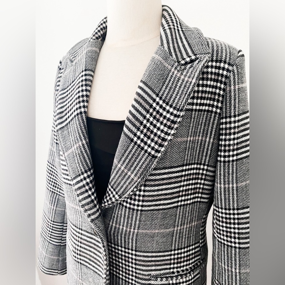 Joe Fresh White and Black Plaid Coat, Size Small - Picture 5 of 10